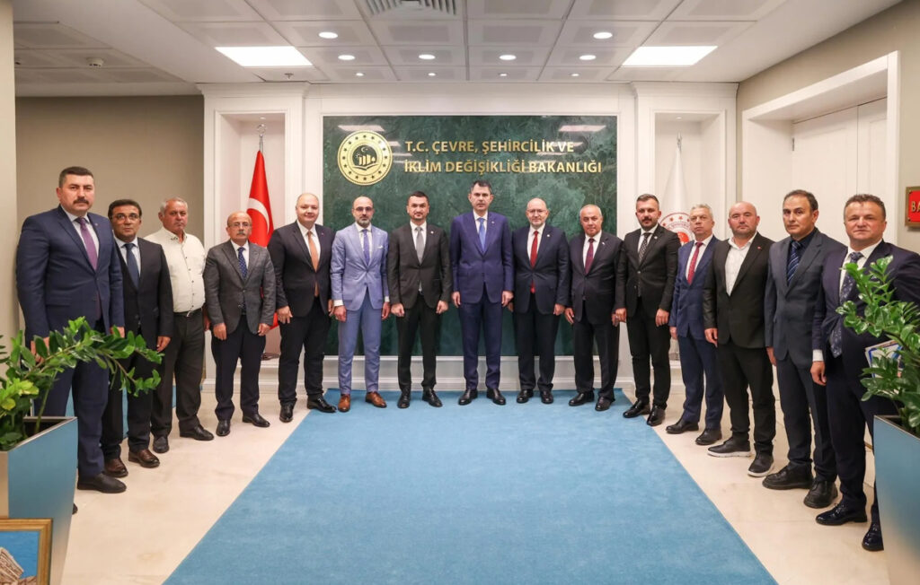 AK Parti Burdur heyetinden Bakan Kurum’a ziyaret – Birlik Haber Ajansı