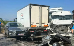 Serik’te 6 araçlı zincirleme kazada 4 kişi yaralandı – Birlik Haber Ajansı