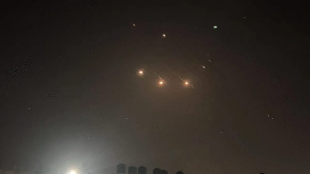 İsrail: İran 370 balistik füze attı, 30 noktaya isabet etti – Birlik Haber Ajansı