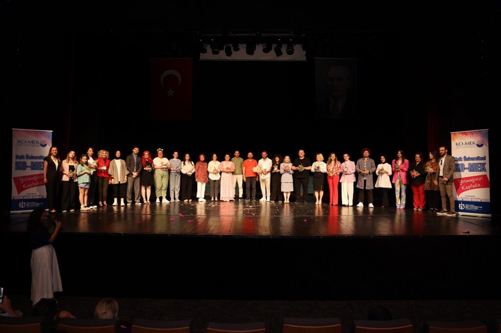 KO-MEK kursiyerlerine sahnede tam not – Birlik Haber Ajansı