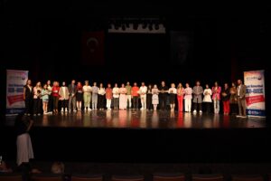 KO-MEK kursiyerlerine sahnede tam not – Birlik Haber Ajansı