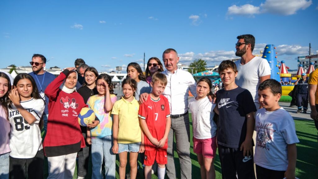 Çocukların neşesi Milli İrade Meydanı’nı sardı – Birlik Haber Ajansı