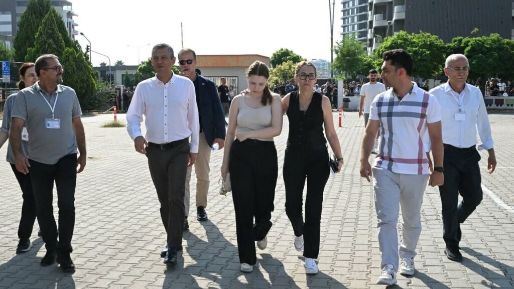 Özgür Özel, Ferdi Zeyrek’in kızını YKS’e yalnız bırakmadı – Birlik Haber Ajansı