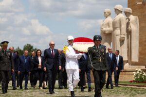 TBMM Başkanı Numan Kurtulmuş ve Başkanlık Divanı, Anıtkabir’i ziyaret etti – Birlik Haber Ajansı