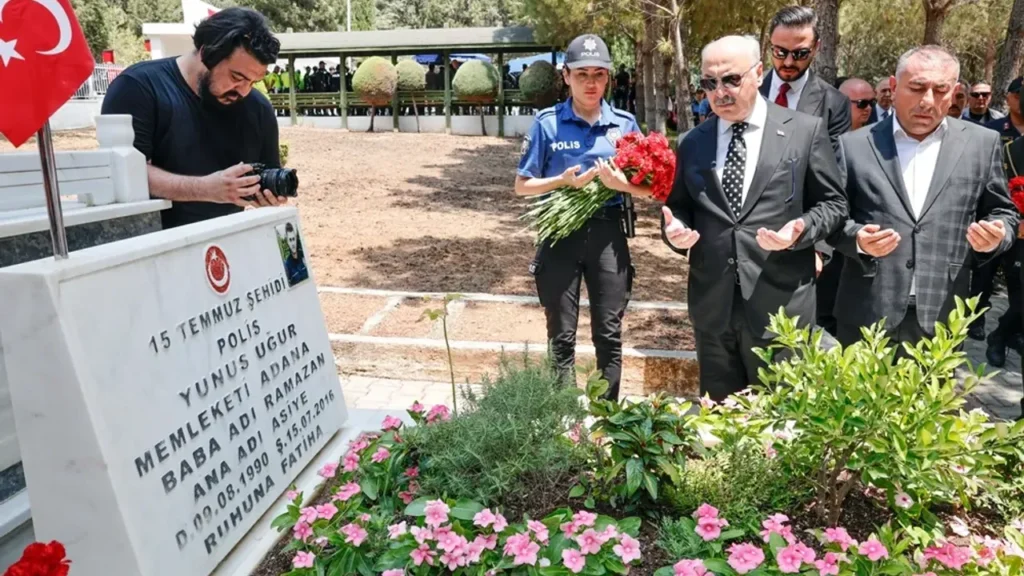 Adana Valisi Yavuz Selim Köşger, 15 Temmuz şehitlerinin kabrini ziyaret etti – Birlik Haber Ajansı