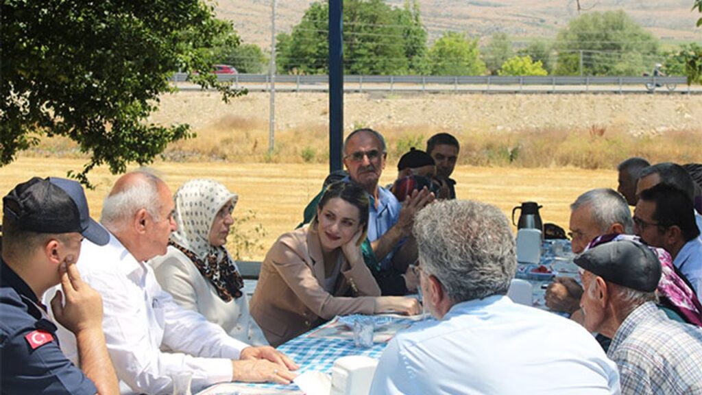 Kaymakam Nayman, 45 yıllık evlilerle bir araya geldi – Birlik Haber Ajansı