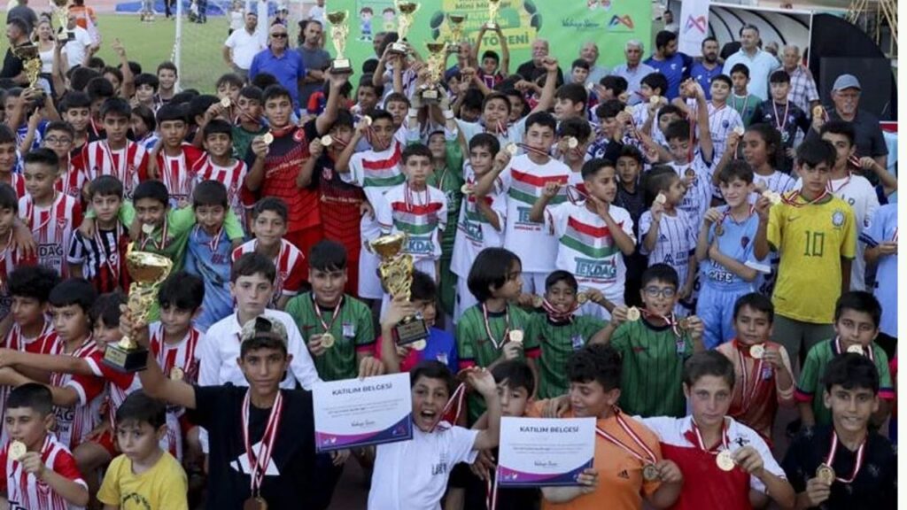 Mersin’de ‘U-11 / U-12 Futbol Şenlik Ligi’ sona erdi – Birlik Haber Ajansı