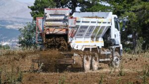 Konya Selçuklu’da kamyon üzeri gübre dağıtım aracı – Birlik Haber Ajansı