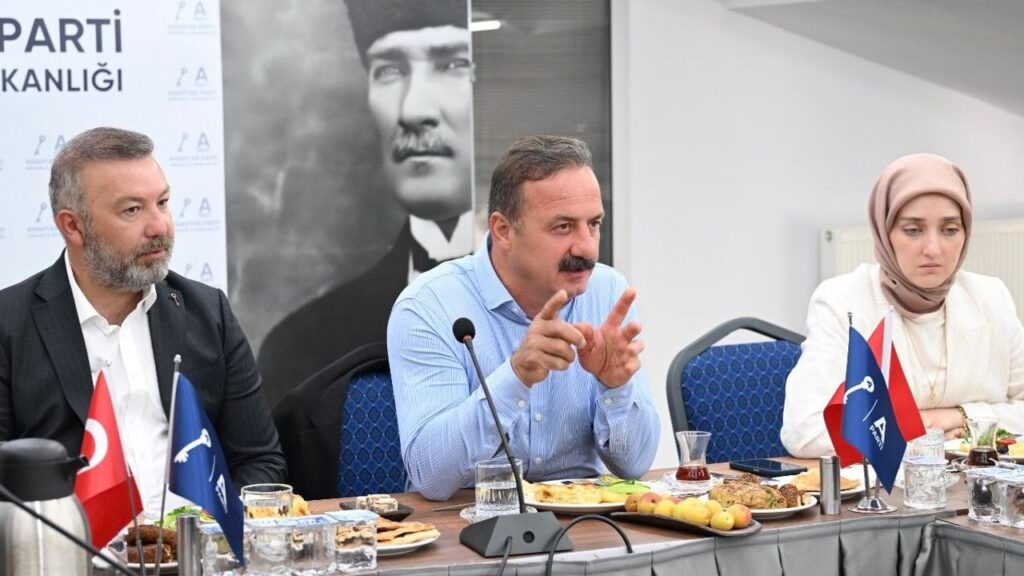 Yavuz Ağıralioğlu avukatlarla buluştu: Gündemde anayasa değişikliği vardı – Birlik Haber Ajansı