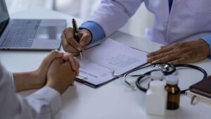 Sağlık Yasası Meclis’ten geçti: Doktorlar en fazla iki kurumda çalışabilecek – Birlik Haber Ajansı