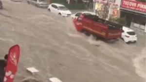 Ankara sağanak yağışa teslim oldu: Alt geçitleri sel bastı, çatılar uçtu – Birlik Haber Ajansı