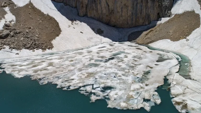 İlkbahar ve kış manzaraları bir arada: Buyer Gölü! – Birlik Haber Ajansı