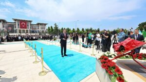 Cumhurbaşkanı Yardımcısı Yılmaz, 15 Temmuz Şehitler Anıtı’na çelenk bıraktı – Birlik Haber Ajansı