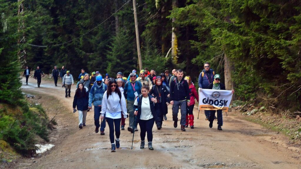 Türkiye’nin en yüksek dağlarından Karagöl’de şenlik – Birlik Haber Ajansı