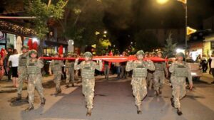 Kars’ta “Zaferin Adı Türkiye” temalı bayraklı yürüyüşe büyük katılım – Birlik Haber Ajansı