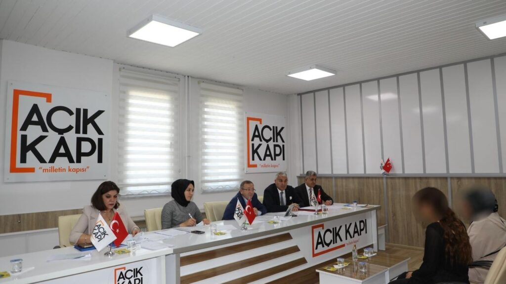 Kars Valisi Ziya Polat, Halk Günü’nde, Devlet olarak her zaman milletimizin hizmetindeyiz – Birlik Haber Ajansı