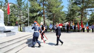 15 Temmuz Demokrasi ve Milli Birlik Günü Kars’ta Çelenk Sunma Töreni ile başladı – Birlik Haber Ajansı