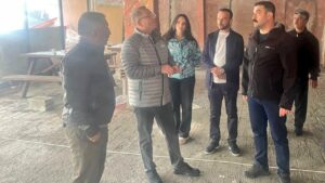 Vali Ziya Polat, Çıldır Gölü kıyısındaki Kütük Ev inşaatında inceleme yaptı – Birlik Haber Ajansı