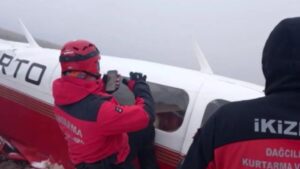 Dağa çarpan uçağın enkazı bulundu!; Rize Valisi acı haberi paylaştı – Birlik Haber Ajansı