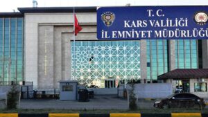 Kars Emniyet Müdürlüğü’nden tatil dolandırıcılığına karşı uyarı: “Ucuz ve bedava tatil vaatlerine dikkat!” – Birlik Haber Ajansı