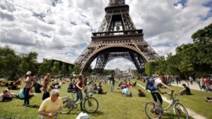 Eyfel Kulesi aşırı sıcaklar nedeniyle ziyarete kapatıldı – Birlik Haber Ajansı