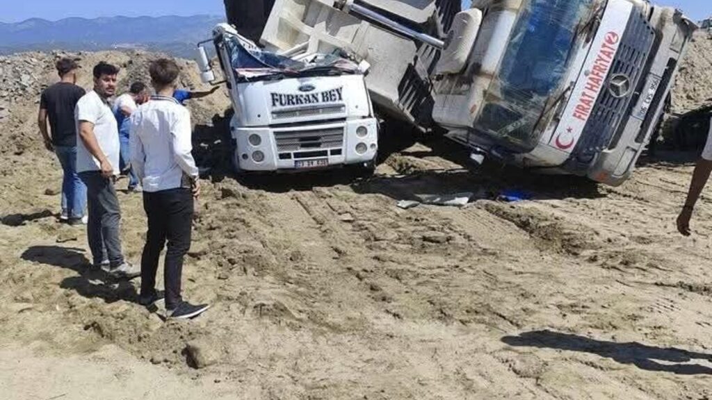 Kamyon kamyonun üzerine devrildi: 1 ölü – Birlik Haber Ajansı