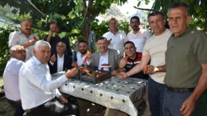 Eğirdir‘de topraksız toprakla çilek hasadı başladı – Birlik Haber Ajansı