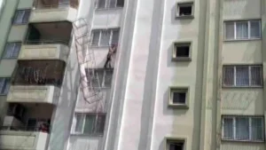 İskelenin halatı koptu, işçi ölümden döndü – Birlik Haber Ajansı