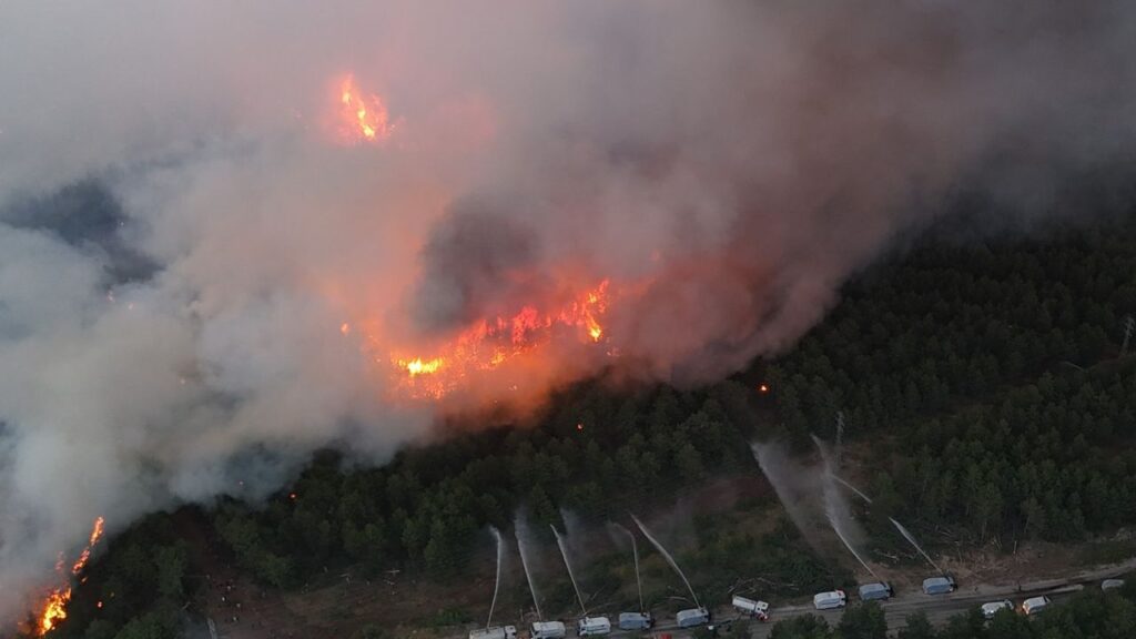 Karabük’te orman yangını 2. gününde: 4 mahalle ve 1 köy tahliye edildi – Birlik Haber Ajansı