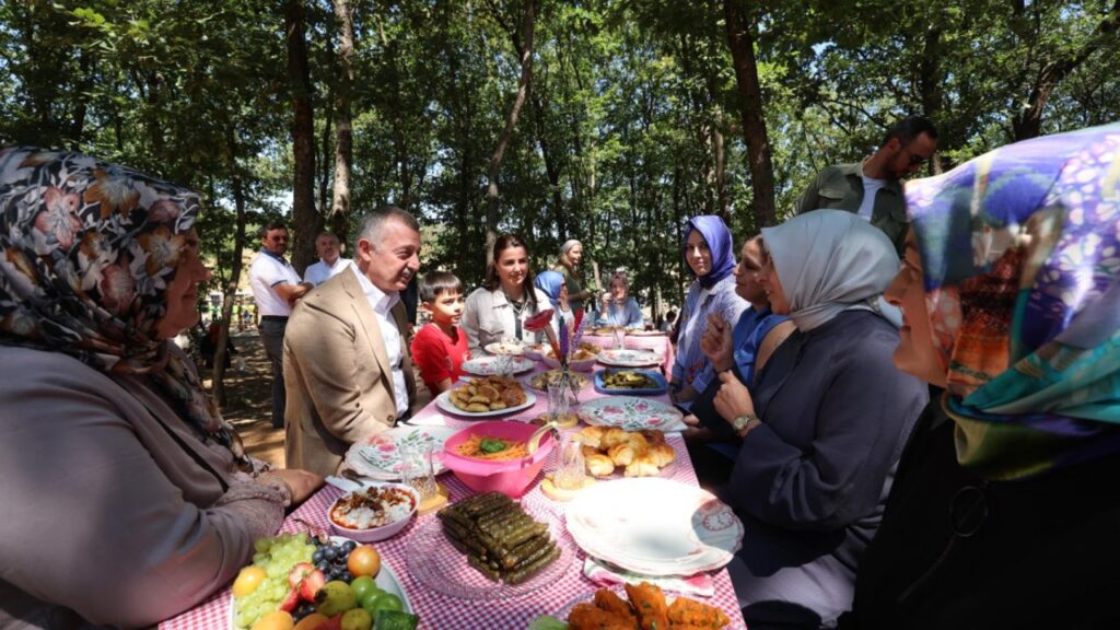 Başkan Büyükakın, Gebze’de annelerin pikniğine katıldı – Birlik Haber Ajansı