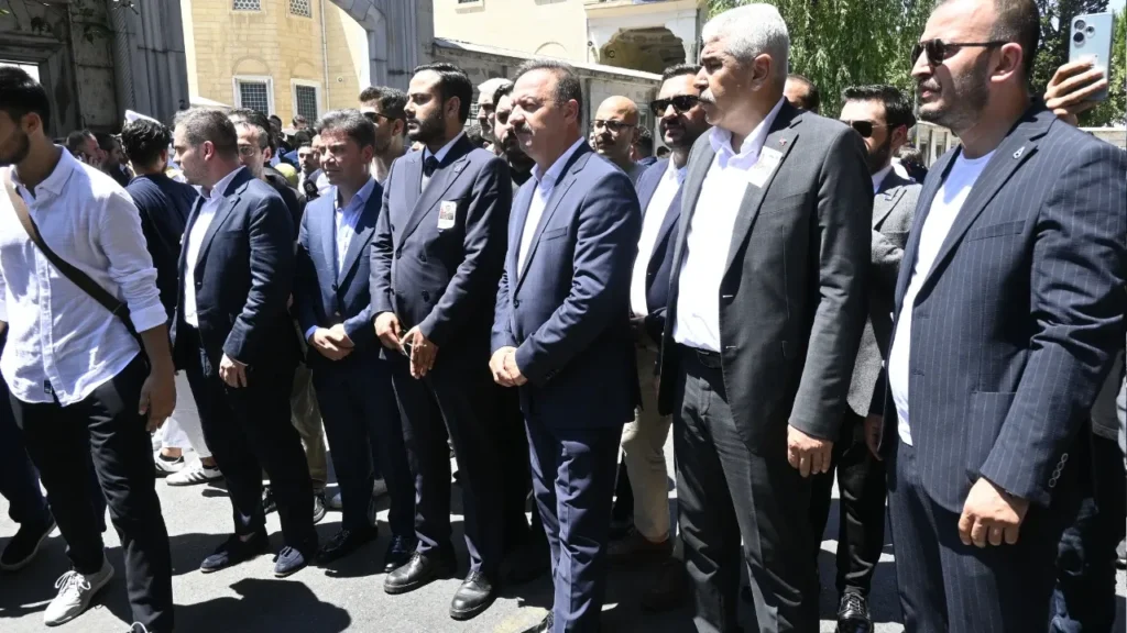 Yavuz Ağıralioğlu şehit Piyade Sözleşmeli Er Ahmet Gültekin’in cenaze törenine katıldı – Birlik Haber Ajansı