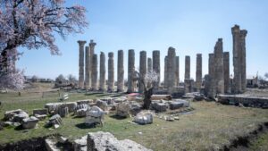 Uzuncaburç Antik Kenti’nde 1600 Yıllık Terazi takımı ve ağırlıklar gün yüzüne çıkarıldı – Birlik Haber Ajansı