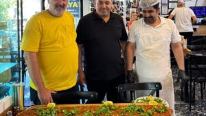 Veli Usta’dan dev hamle: 104 cm’lik lahmacunla rekora koşuyor – Birlik Haber Ajansı