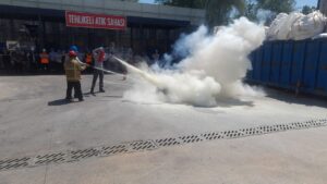 Kocaeli Büyükşehir, sanayi kuruluşlarına yangın eğitimi vermeye devam ediyor: Yangında doğru müdahale hayat kurtarır – Birlik Haber Ajansı