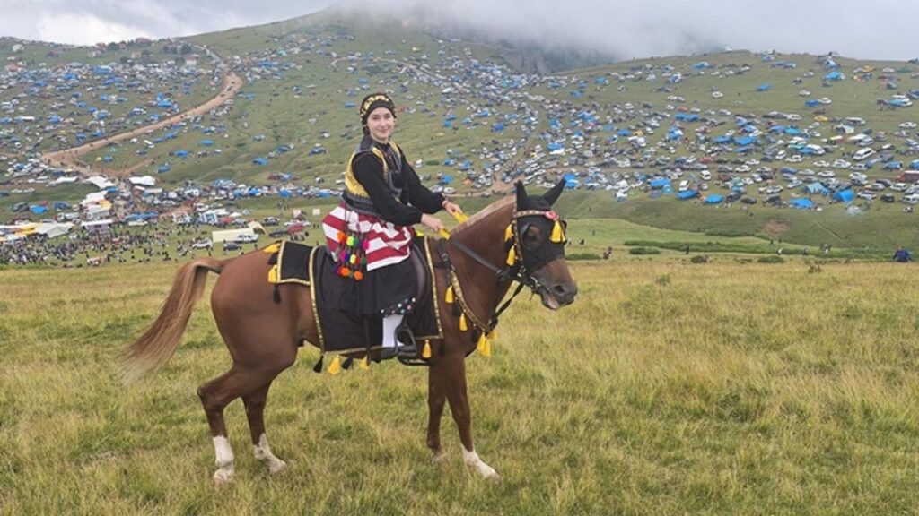 Ağasarın atlı kızı Berna – Birlik Haber Ajansı