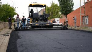 Kars Belediye Başkanı Ötügen Senger, asfalt çalışmalarını yerinde inceledi – Birlik Haber Ajansı