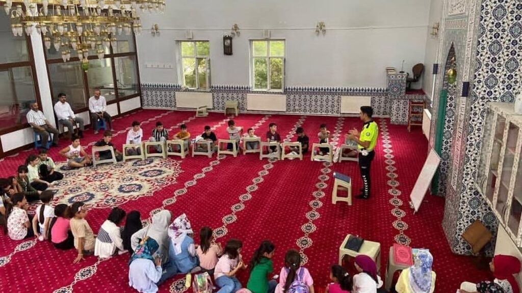 Akyaka’da yaz Kur’an kursu öğrencilerine trafik eğitimi – Birlik Haber Ajansı