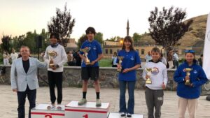 Vali Ziya Polat, Anadolu Yelken Ligi Kars Optimist Yarışları’nda dereceye giren sporculara ödüllerini verdi – Birlik Haber Ajansı
