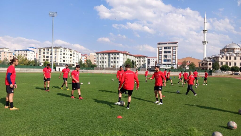 Kars 36 Spor, Emir Barlas koordinesinde ilk antrenmanına çıktı – Birlik Haber Ajansı