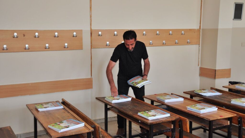 Kars’ta toplam 638 bin adet ders kitabı, sıralarda yerini aldı – Birlik Haber Ajansı