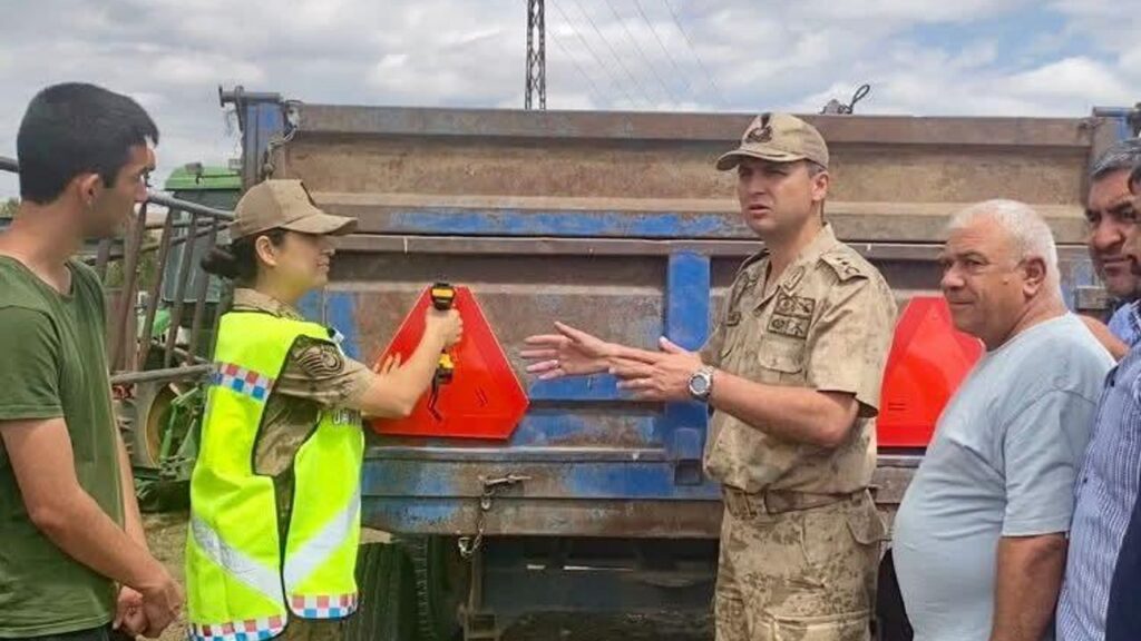 Kars’ta çiftçilere yönelik trafik güvenliği eğitimi düzenlendi – Birlik Haber Ajansı