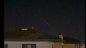 Gökyüzündeki sıralı ışıklar Aksaray’da şaşkınlık yarattı