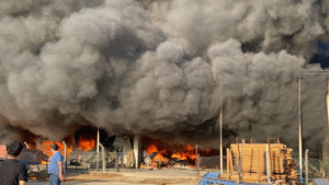 Antalya’da iki depoda çıkan yangına ekipler müdahale ediyor – Birlik Haber Ajansı