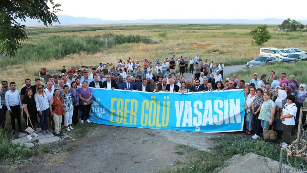 CHP Milletvekilleri Eber Gölüne çıkarma yaptı – Birlik Haber Ajansı