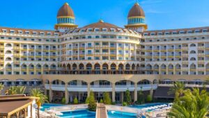 Antalya’da turist sayısı alarm veriyor: Belediyenin eksikleri krizi derinleştiriyor – Birlik Haber Ajansı