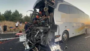 Malatya’dan gelen yolcu otobüsü kaza yaptı: 1 ölü, 10 yaralı – Birlik Haber Ajansı