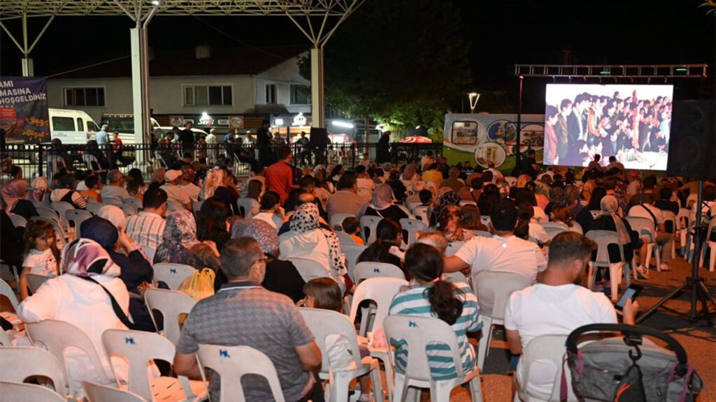 Mehmet Tönge’de açık hava sinema keyfi – Birlik Haber Ajansı