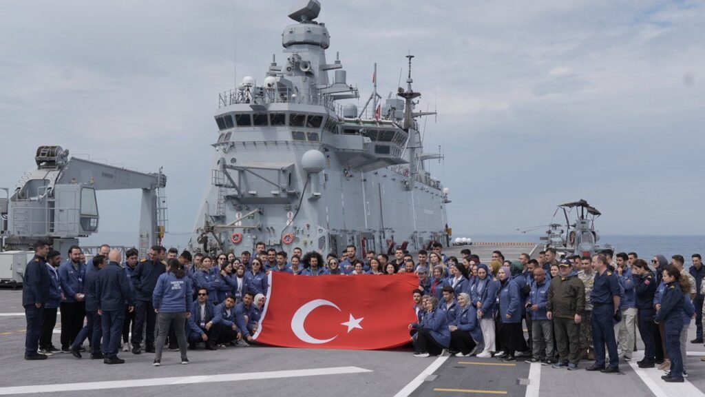 TCG Anadolu “Zafer Yolculuğu”na çıktı: 350 gençle milli mücadele ruhu yaşatılacak – Birlik Haber Ajansı
