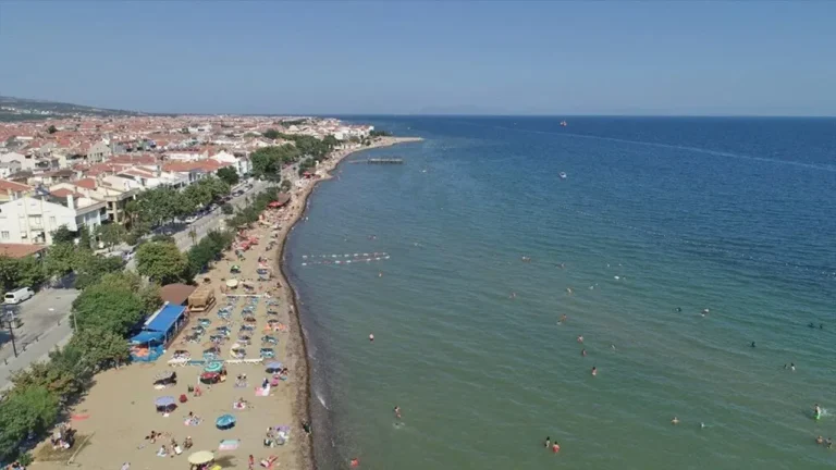 Tekirdağ’da fırtına hayatı olumsuz etkiledi: Denize girmek yasak – Birlik Haber Ajansı