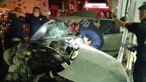 Adana’da otomobil mobilya mağazasına girdi: 1 yaralı – Birlik Haber Ajansı